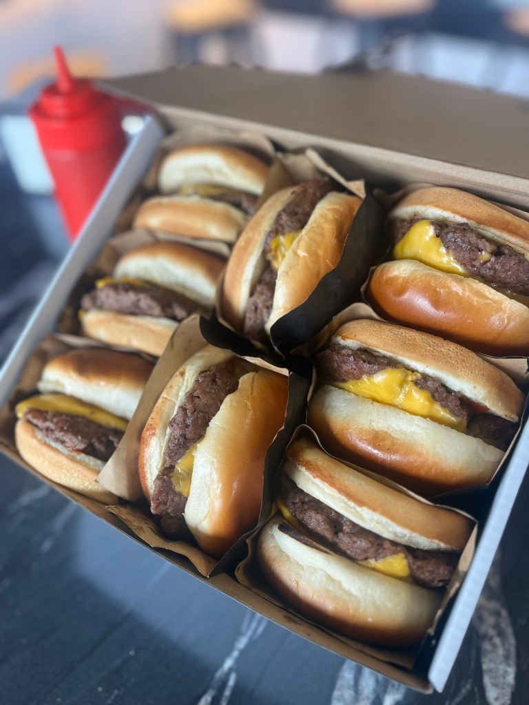 This image has an empty alt attribute; its file name is burger1.jpg